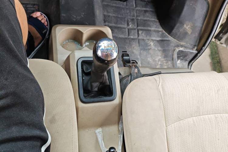 Used Dongfeng Xiaokang C37 2015 1.5L Standard II DK15-06 Gear Lever