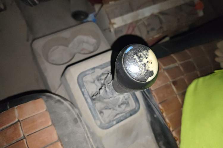 Used Dongfeng Xiaokang C37 2015 1.5L Standard II DK15-06 Gear Lever