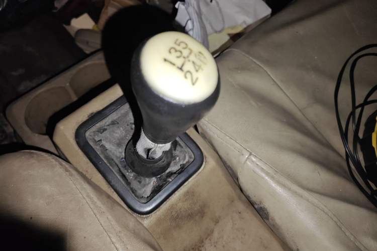 Used Dongfeng Xiaokang C37 2015 1.5L Standard II DK15-06 Gear Lever