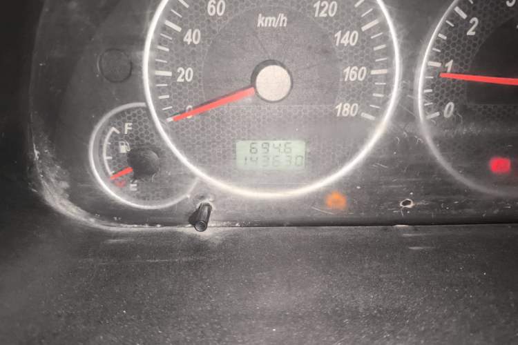 Used Dongfeng Xiaokang C37 2015 1.5L Luxury Version II DK15-06 Odometer Close Up