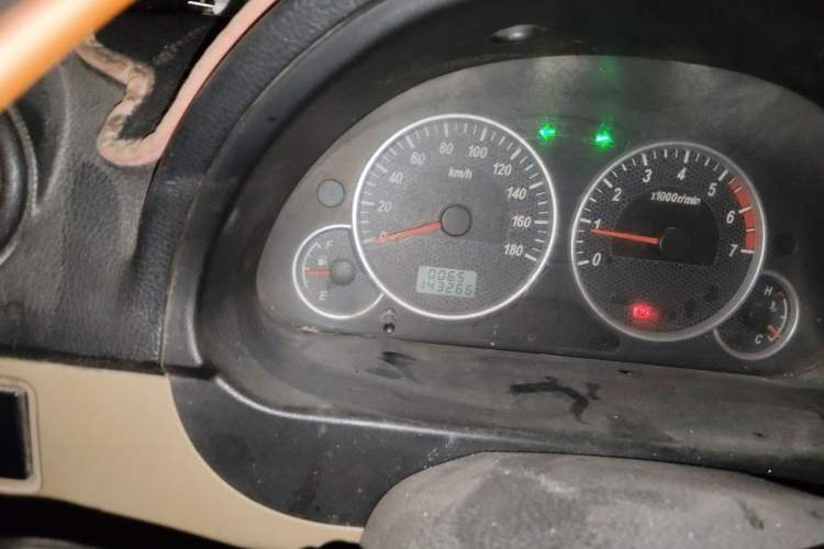 Used Dongfeng Xiaokang C37 2015 1.5L Standard II DK15-06 Odometer Close Up