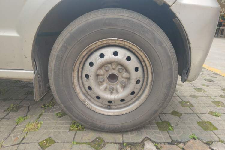 Used Dongfeng Xiaokang C37 2015 1.5L Standard II DK15-06 Right Front Wheel Hub