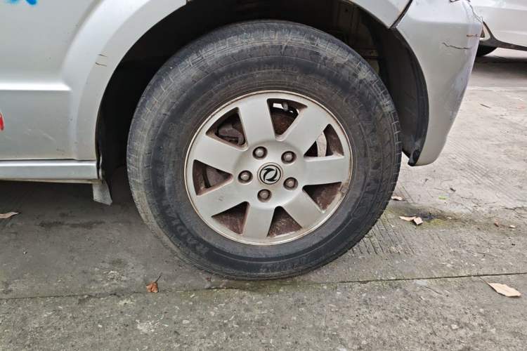 Used Dongfeng Xiaokang C37 2015 1.5L Standard II DK15-06 Right Front Wheel Hub