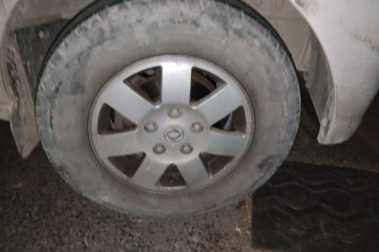 Used Dongfeng Xiaokang C37 2015 1.5L Standard II DK15-06 Right Front Wheel Hub