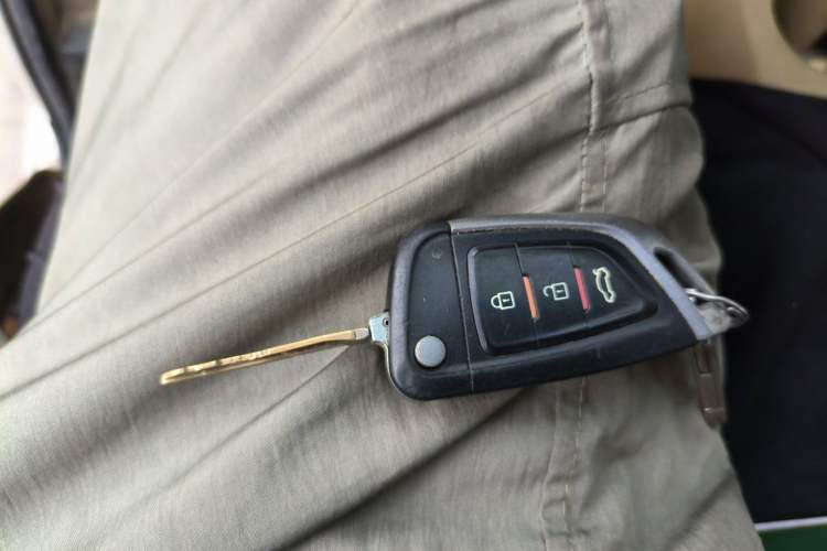 Used Dongfeng Xiaokang C37 2015 1.5L Standard II DK15-06 Vehicle Key