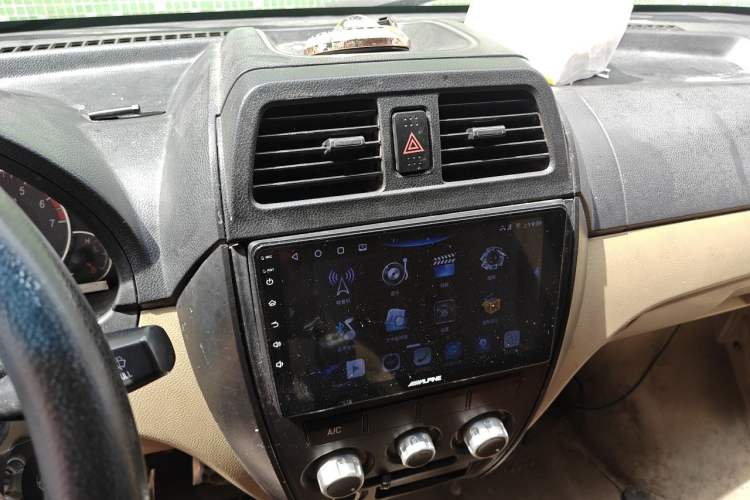 Used Dongfeng Xiaokang C37 2015 1.5L Standard II DK15-06 Audio And AC Panel