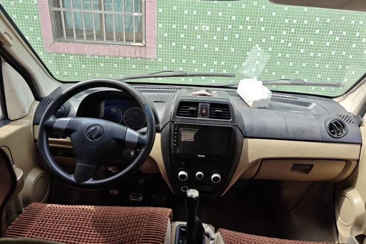 Used Dongfeng Xiaokang C37 2015 1.5L Standard II DK15-06 Center Console