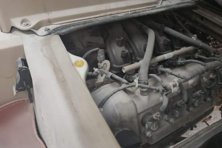 Used Dongfeng Xiaokang C37 2015 1.5L Standard II DK15-06 Engine Bay Right