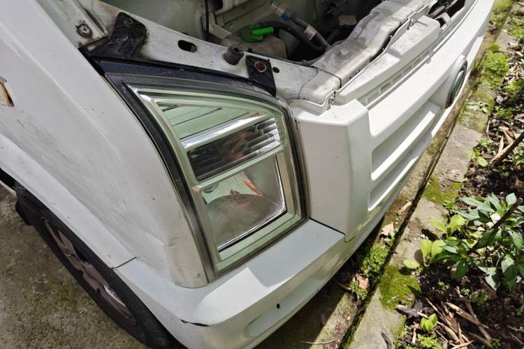 Used Dongfeng Xiaokang C37 2015 1.5L Standard II DK15-06 Engine Bay Right