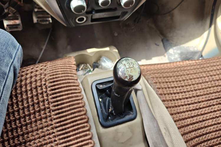 Used Dongfeng Xiaokang C37 2015 1.5L Standard II DK15-06 Gear Lever