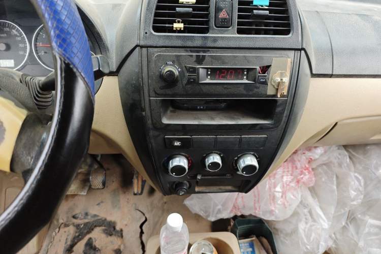Used Dongfeng Xiaokang C37 2015 1.5L Standard II DK15-06 Audio And AC Panel
