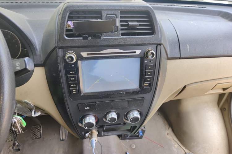 Used Dongfeng Xiaokang C37 2015 1.5L Standard II DK15-06 Audio And AC Panel
