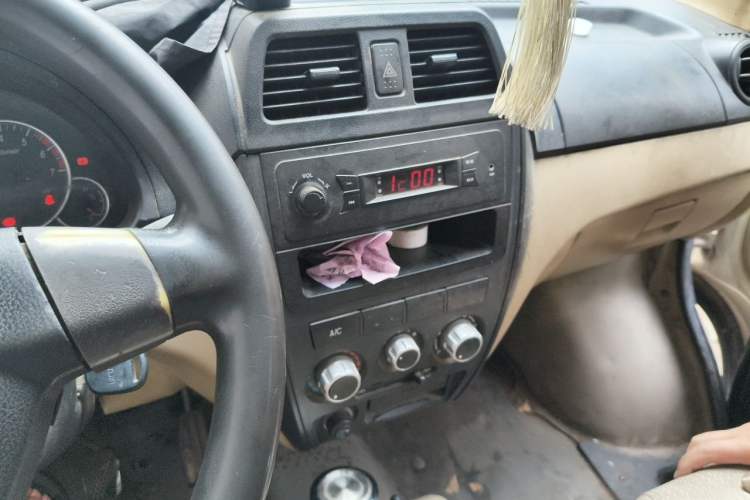 Used Dongfeng Xiaokang C37 2015 1.5L Standard II DK15-06 Audio And AC Panel