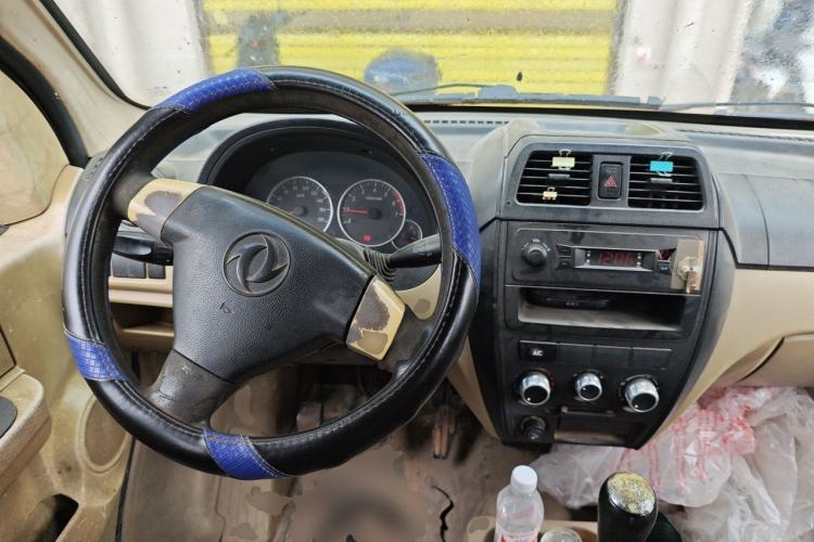 Used Dongfeng Xiaokang C37 2015 1.5L Standard II DK15-06 Center Console