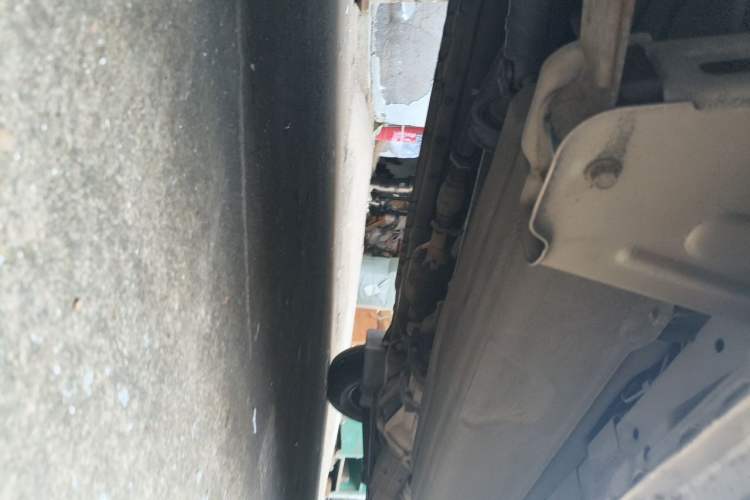 Used Dongfeng Xiaokang C37 2015 1.5L Standard II DK15-06 Chassis Front Left