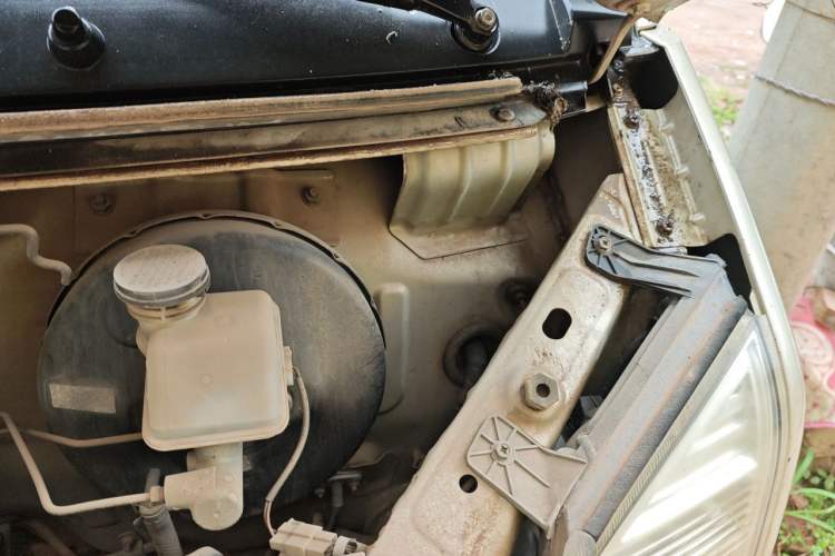 Used Dongfeng Xiaokang C37 2015 1.5L Standard II DK15-06 Engine Bay Left