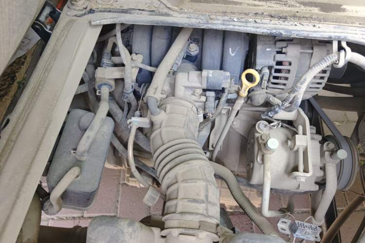 Used Dongfeng Xiaokang C37 2015 1.5L Standard II DK15-06 Engine Bay Left