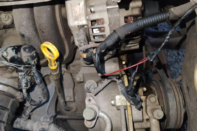 Used Dongfeng Xiaokang C37 2015 1.5L Standard II DK15-06 Engine Bay Left