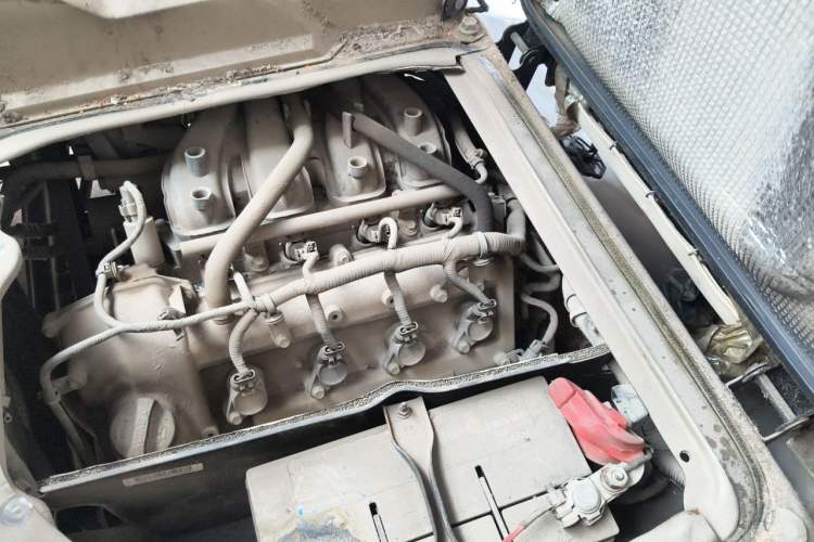 Used Dongfeng Xiaokang C37 2015 1.5L Standard II DK15-06 Engine Bay Left