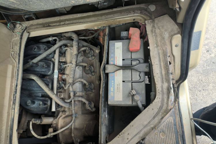 Used Dongfeng Xiaokang C37 2015 1.5L Standard II DK15-06 Engine Bay Left