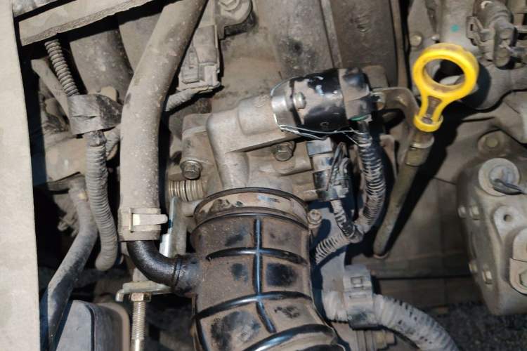 Used Dongfeng Xiaokang C37 2015 1.5L Standard II DK15-06 Engine Bay Right