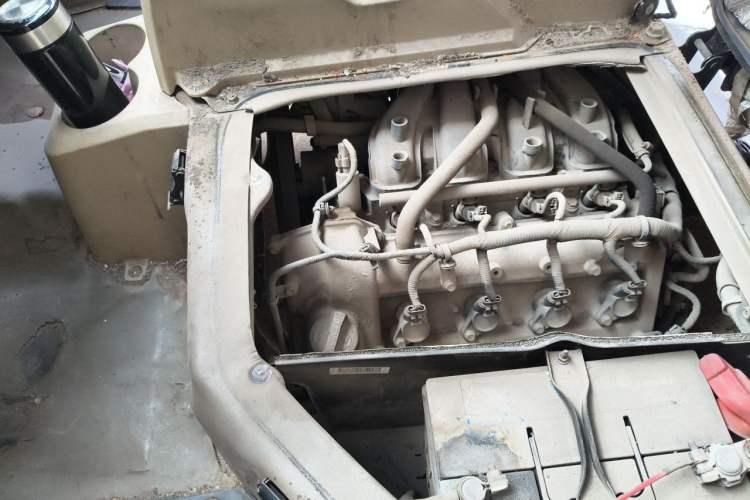 Used Dongfeng Xiaokang C37 2015 1.5L Standard II DK15-06 Engine Bay Right