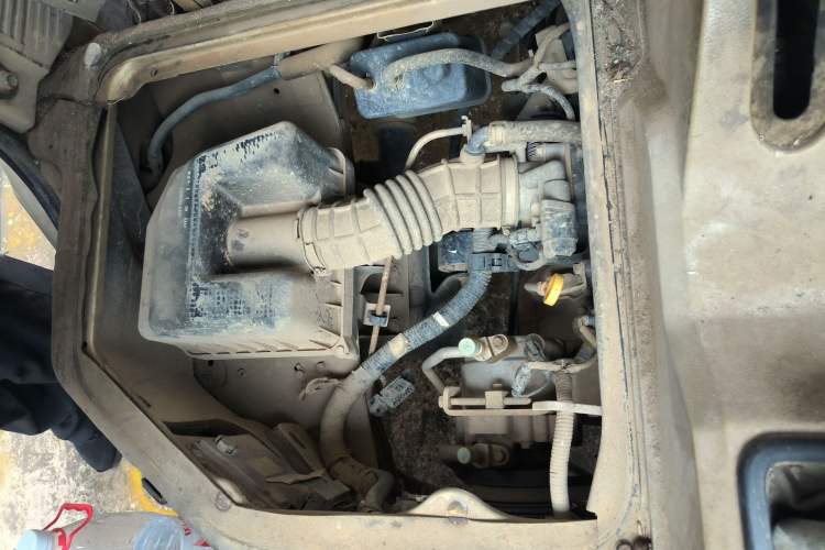 Used Dongfeng Xiaokang C37 2015 1.5L Standard II DK15-06 Engine Bay Right