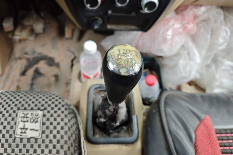 Used Dongfeng Xiaokang C37 2015 1.5L Standard II DK15-06 Gear Lever