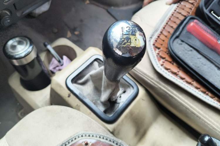 Used Dongfeng Xiaokang C37 2015 1.5L Standard II DK15-06 Gear Lever