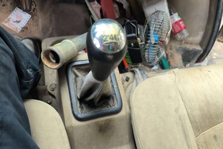 Used Dongfeng Xiaokang C37 2015 1.5L Standard II DK15-06 Gear Lever