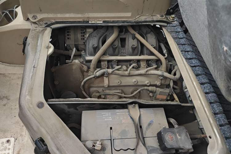 Used Dongfeng Xiaokang C37 2016 1.5L Standard II DK15-06 Engine Bay Right