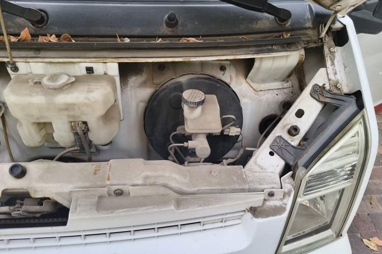 Used Dongfeng Xiaokang C37 2016 1.5L Standard II DK15-06 Engine Bay Left