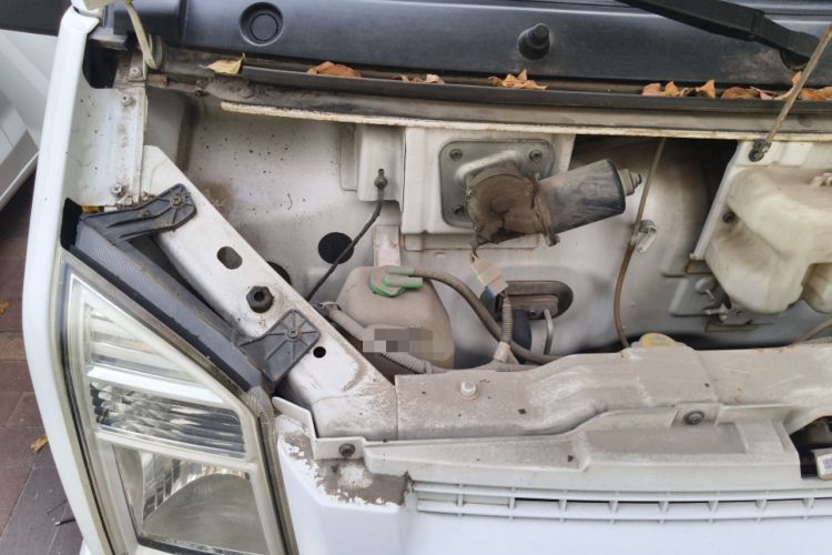 Used Dongfeng Xiaokang C37 2016 1.5L Standard II DK15-06 Engine Bay Right