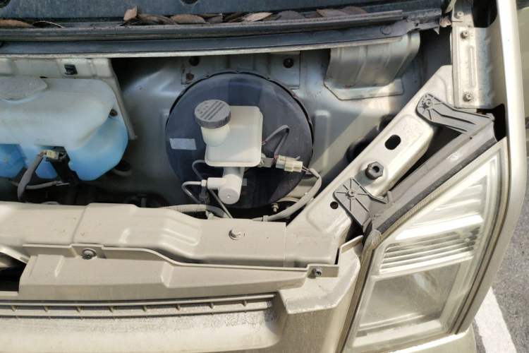Used Dongfeng Xiaokang C37 2016 1.5L Standard II DK15-06 Engine Bay Left