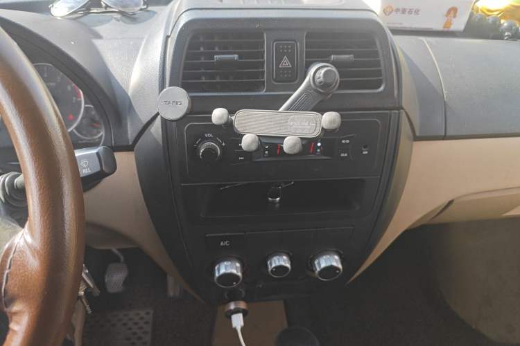 Used Dongfeng Xiaokang C37 2016 1.5L Standard II DK15-06 Audio And AC Panel