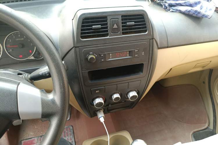 Used Dongfeng Xiaokang C37 2016 1.5L Standard II DK15-06 Audio And AC Panel