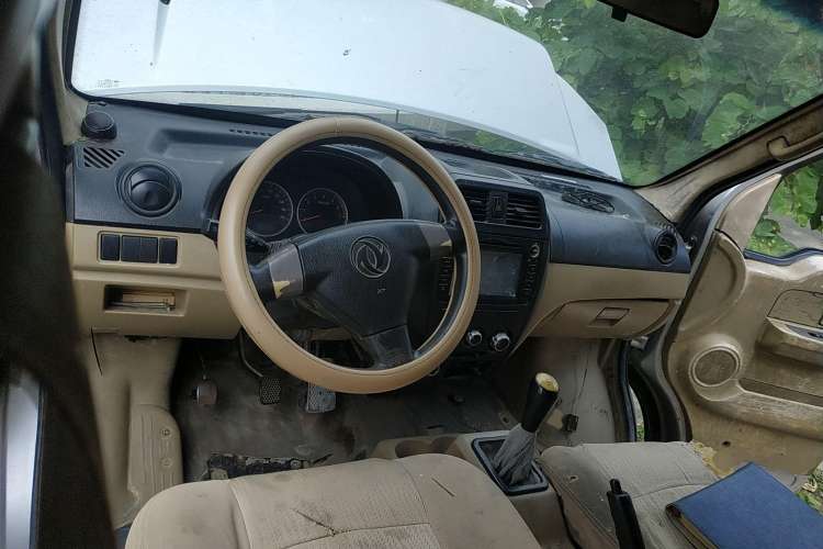 Used Dongfeng Xiaokang C37 2016 1.5L Standard II DK15-06 Center Console