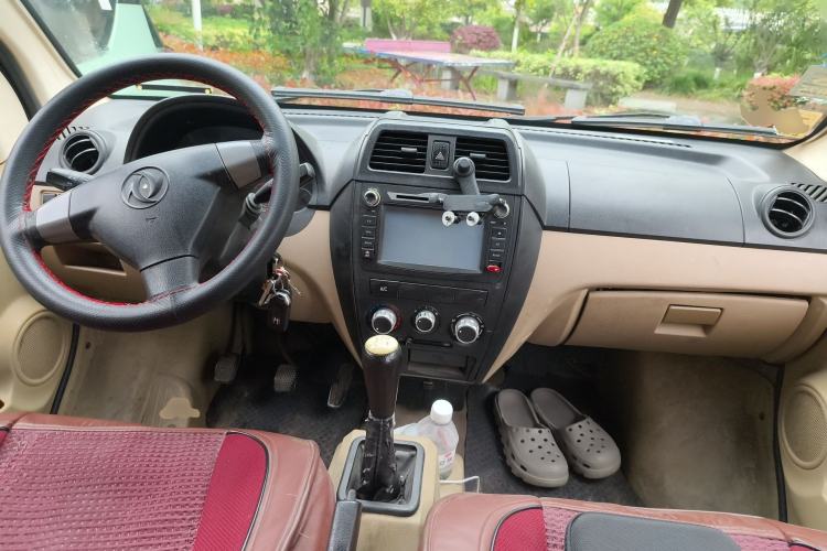 Used Dongfeng Xiaokang C37 2016 1.5L Standard II DK15-06 Center Console