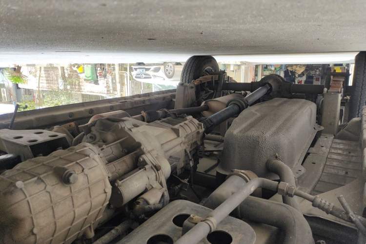 Used Dongfeng Xiaokang C37 2016 1.5L Standard II DK15-06 Chassis Front Right