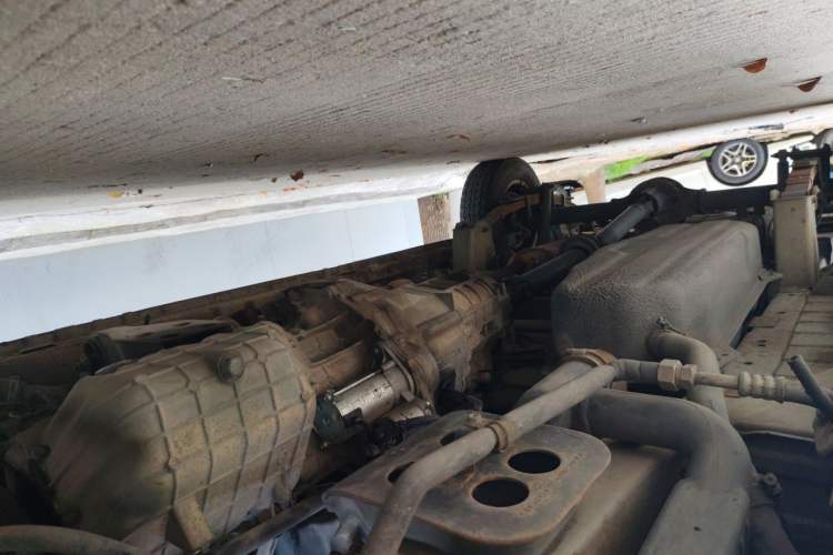 Used Dongfeng Xiaokang C37 2016 1.5L Standard II DK15-06 Chassis Front Right