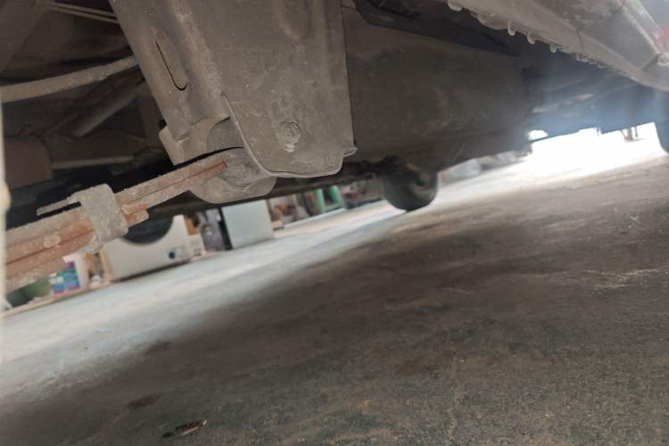 Used Dongfeng Xiaokang C37 2016 1.5L Standard II DK15-06 Chassis Rear Right