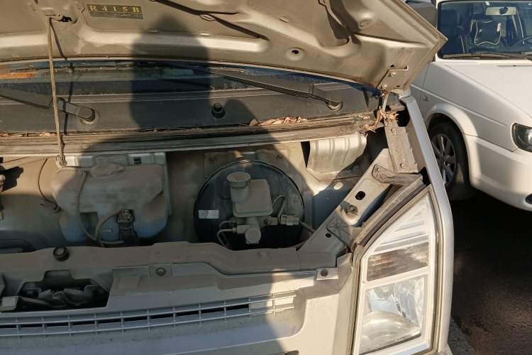 Used Dongfeng Xiaokang C37 2016 1.5L Standard II DK15-06 Engine Bay Left
