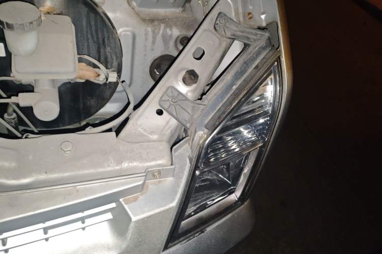Used Dongfeng Xiaokang C37 2016 1.5L Standard II DK15-06 Engine Bay Left