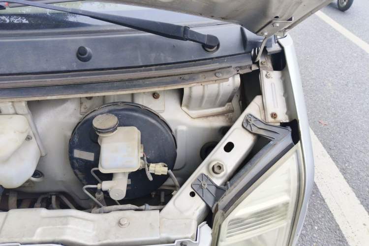 Used Dongfeng Xiaokang C37 2016 1.5L Standard II DK15-06 Engine Bay Left