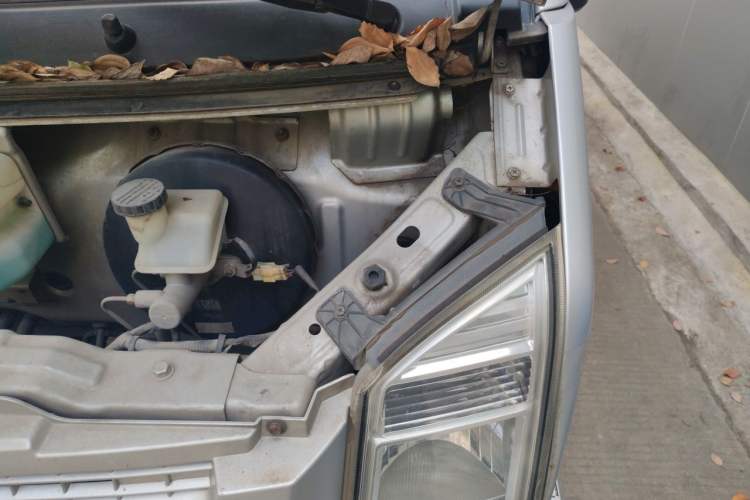 Used Dongfeng Xiaokang C37 2016 1.5L Standard II DK15-06 Engine Bay Left