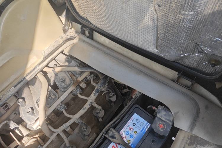 Used Dongfeng Xiaokang C37 2016 1.5L Standard II DK15-06 Engine Bay Left
