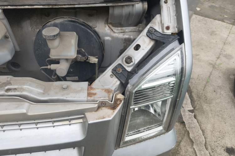 Used Dongfeng Xiaokang C37 2016 1.5L Standard II DK15-06 Engine Bay Left