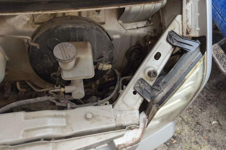 Used Dongfeng Xiaokang C37 2016 1.5L Standard II DK15-06 Engine Bay Left
