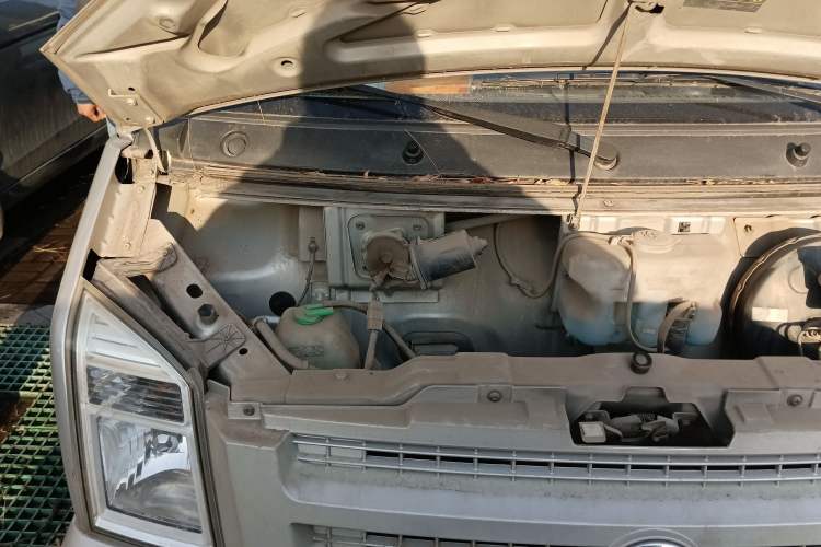Used Dongfeng Xiaokang C37 2016 1.5L Standard II DK15-06 Engine Bay Right