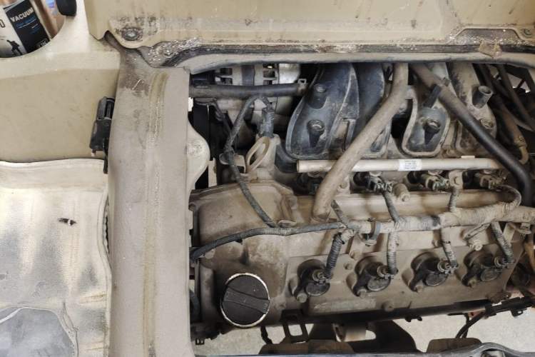 Used Dongfeng Xiaokang C37 2016 1.5L Standard II DK15-06 Engine Bay Right